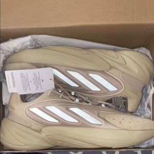 Adidas Men's Beige Sneakers